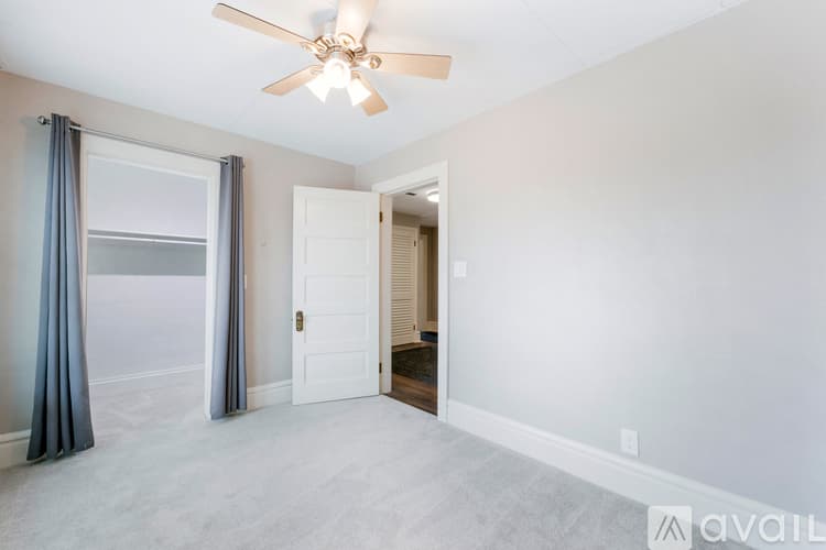 West Jefferson Apartment: 126 1 2 E Main St