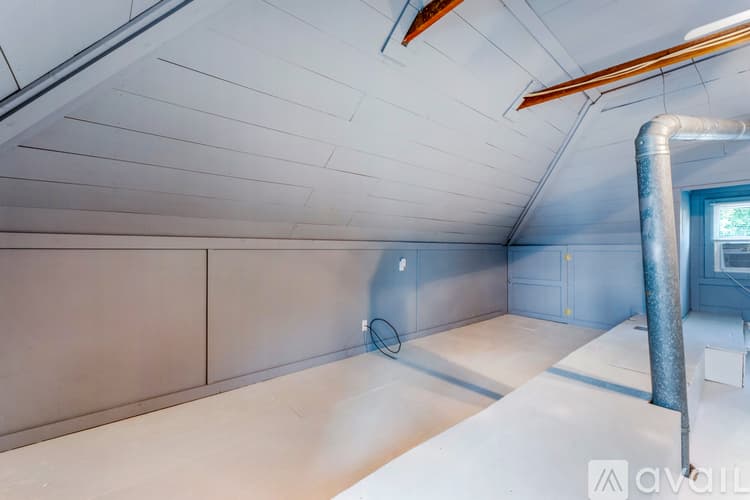 West Jefferson Apartment: 126 1 2 E Main St
