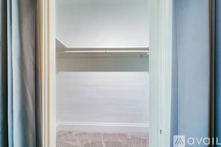 West Jefferson Apartment: 126 1 2 E Main St