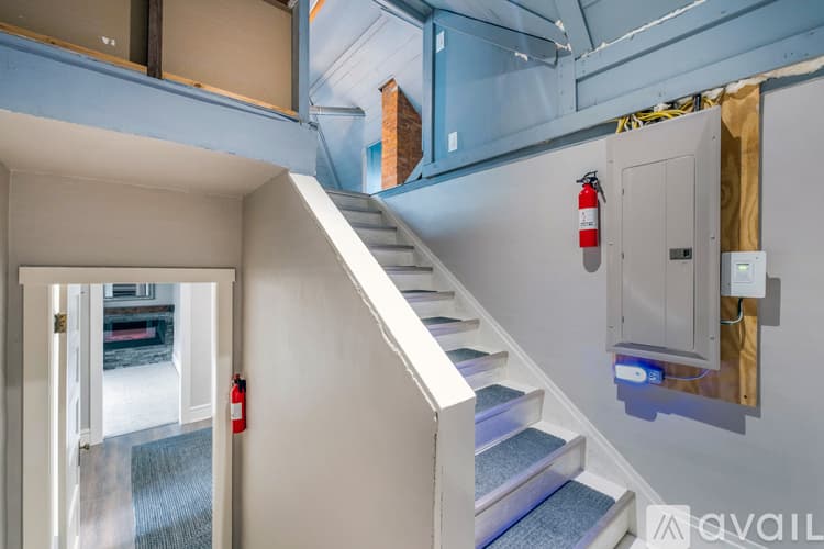 West Jefferson Apartment: 126 1 2 E Main St