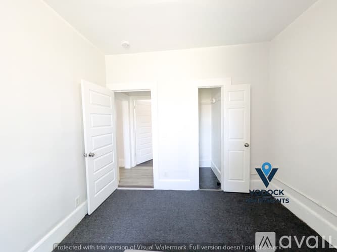 Holyoke Apartment: 7 Worcester Pl