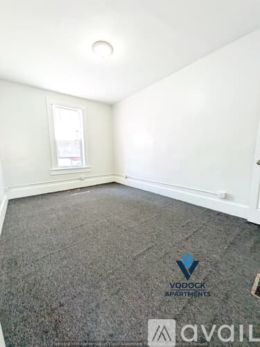 Holyoke Apartment: 7 Worcester Pl