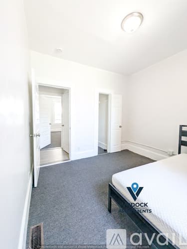 Holyoke Apartment: 7 Worcester Pl