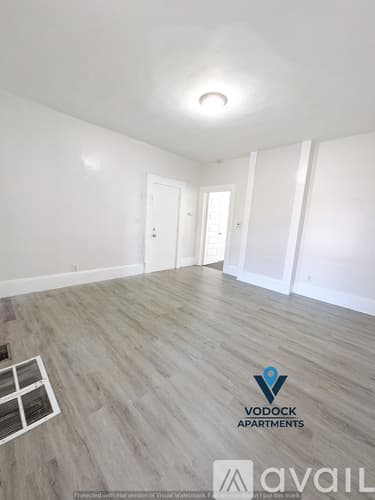 Holyoke Apartment: 7 Worcester Pl