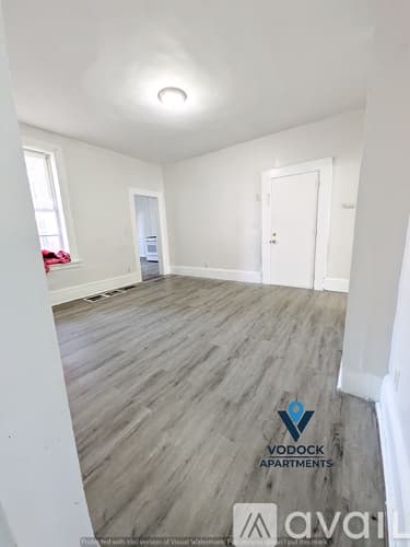 Holyoke Apartment: 7 Worcester Pl