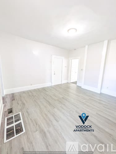 Holyoke Apartment: 7 Worcester Pl