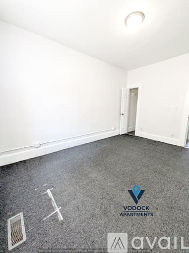 Holyoke Apartment: 7 Worcester Pl