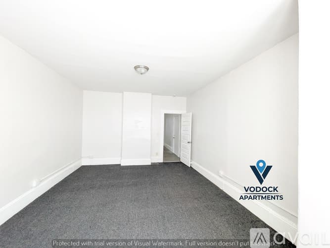 Holyoke Apartment: 7 Worcester Pl
