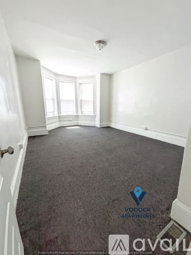 Holyoke Apartment: 7 Worcester Pl