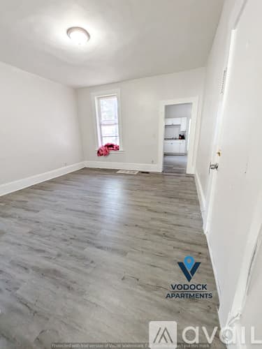 Holyoke Apartment: 7 Worcester Pl