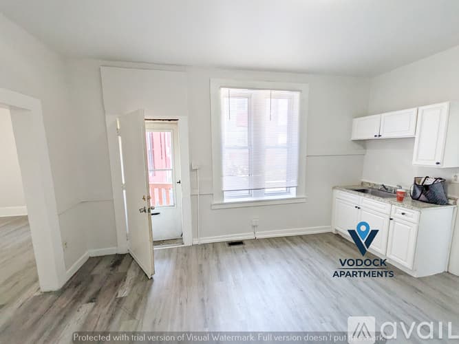 Holyoke Apartment: 7 Worcester Pl