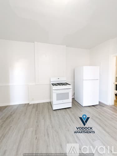 Holyoke Apartment: 7 Worcester Pl