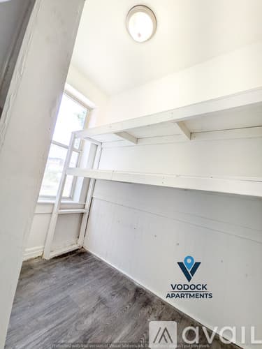 Holyoke Apartment: 7 Worcester Pl