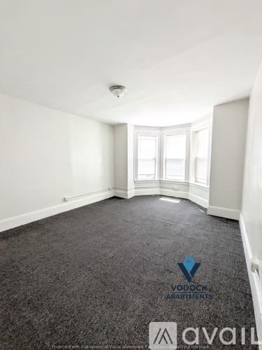 Holyoke Apartment: 7 Worcester Pl
