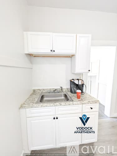Holyoke Apartment: 7 Worcester Pl