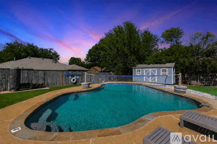 Keller House: 749 Western Trail