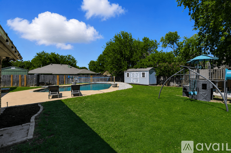 Keller House: 749 Western Trail