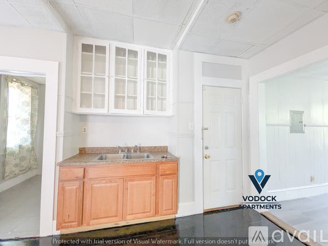 Holyoke Apartment: 212 Lyman St