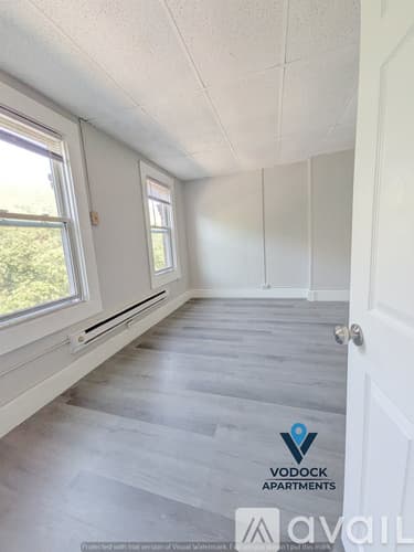 Holyoke Apartment: 212 Lyman St