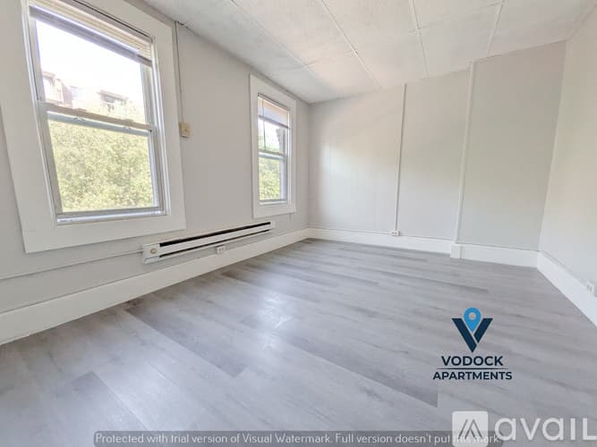 Holyoke Apartment: 212 Lyman St