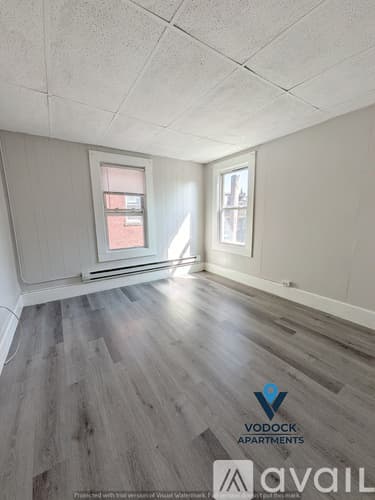 Holyoke Apartment: 212 Lyman St