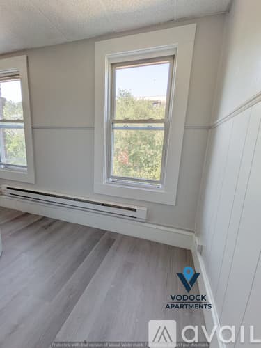 Holyoke Apartment: 212 Lyman St