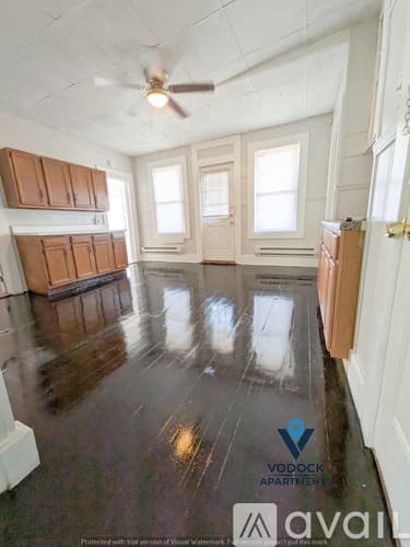 Holyoke Apartment: 212 Lyman St