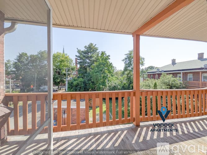 Holyoke Apartment: 212 Lyman St