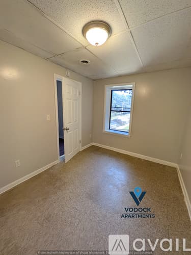 Holyoke Apartment: 5 Adams St