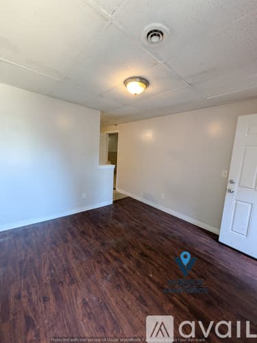 Holyoke Apartment: 5 Adams St
