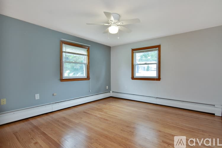 Lawrence House: 3 Durso Ave