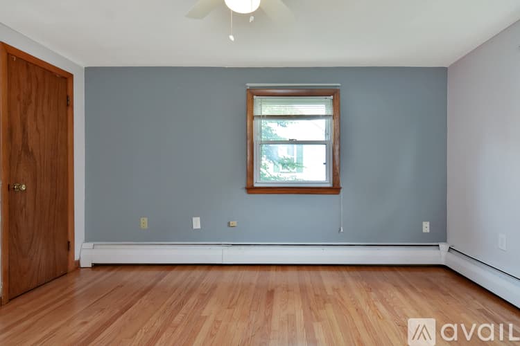 Lawrence House: 3 Durso Ave