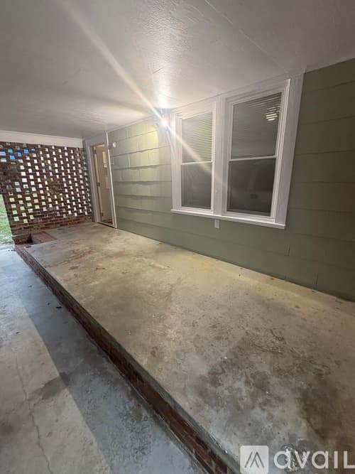 Metter House: 550 S Rountree St