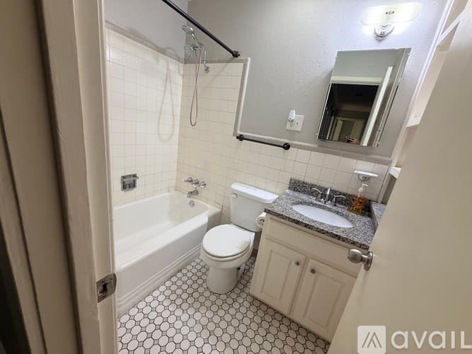 Fort Worth House: 4925 Lubbock Avenue