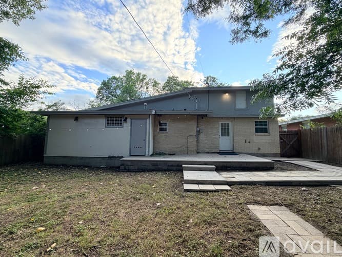 Fort Worth House: 4925 Lubbock Avenue
