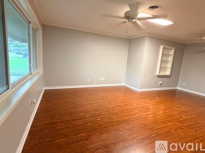Fort Worth House: 4925 Lubbock Avenue
