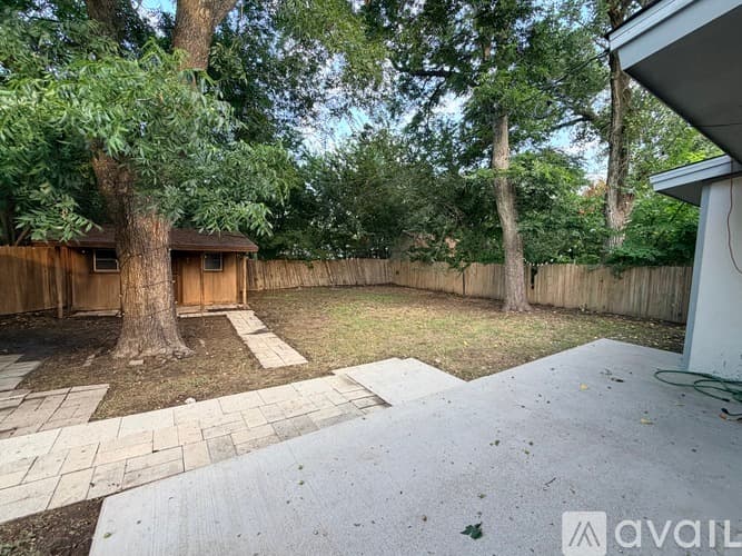 Fort Worth House: 4925 Lubbock Avenue