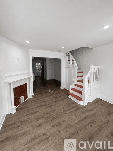 Philadelphia House: 125 N Sickels St