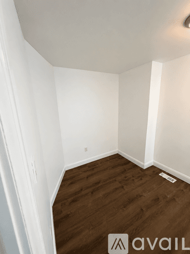 Philadelphia House: 125 N Sickels St