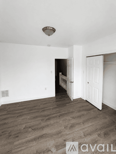 Philadelphia House: 125 N Sickels St