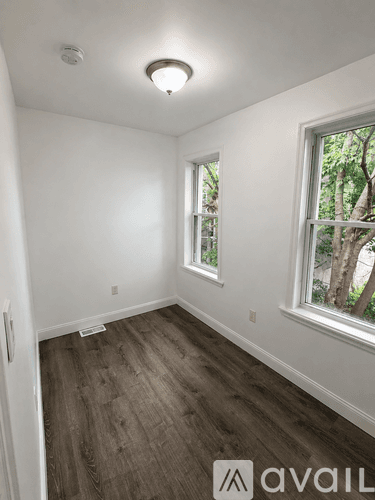 Philadelphia House: 125 N Sickels St
