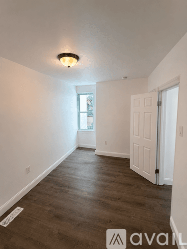 Philadelphia House: 125 N Sickels St