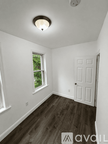 Philadelphia House: 125 N Sickels St