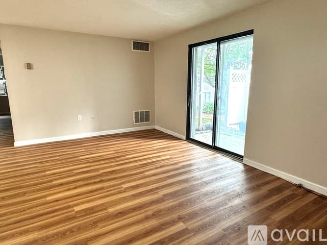 Natick Apartment: 7 Village Rock Ln