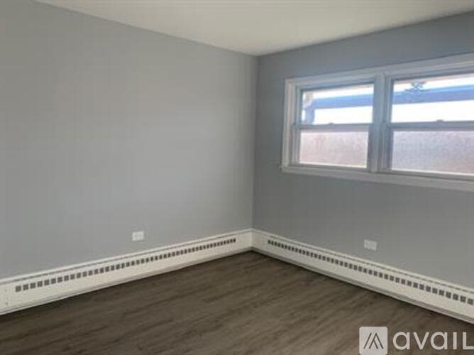 Carol Stream Apartment: 390 Executive Dr