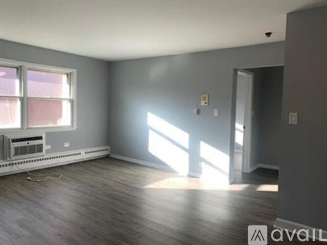 Carol Stream Apartment: 390 Executive Dr