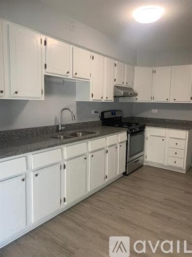Carol Stream Apartment: 390 Executive Dr