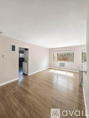 Los Angeles Apartment: 4957 Kester Ave