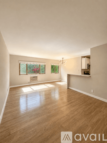 Los Angeles Apartment: 4957 Kester Ave