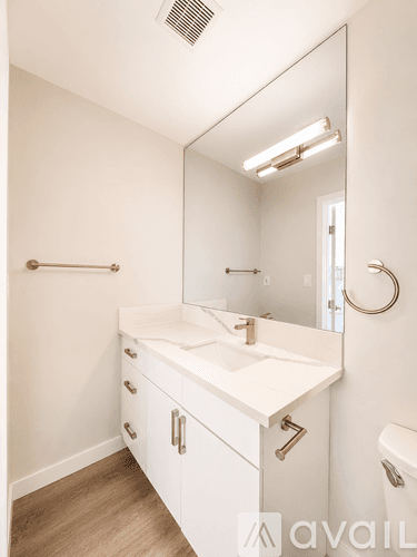 Los Angeles Apartment: 4957 Kester Ave